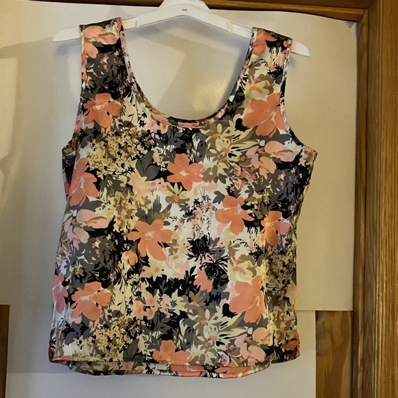 Croft and Barrow Women’s Sz M Floral (white/pink/black) Sleeveless Tank Top  EUC - Picture 2 of 7